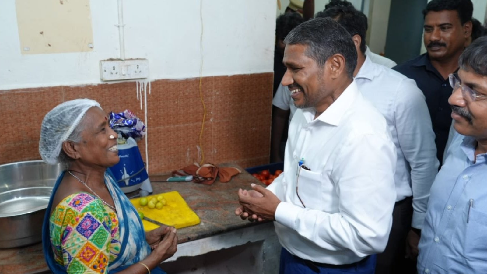 வாட்ஸ்ஆப்-பில் மனு அனுப்பினாலும் உடனே ஆக்ஷன்! சமூக நீதித்துறை அமைச்சர் வன்னியரசு அறிவிப்பு