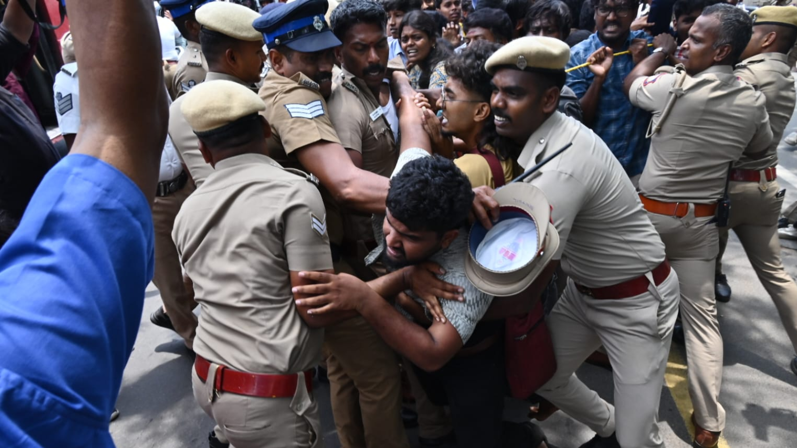 நீட் எதிர்ப்பு போராட்டம்: மாணவர்கள் மீது போலீஸ் அராஜக தாக்குதல்; சிபிஐ(எம்) கடும் கண்டனம்